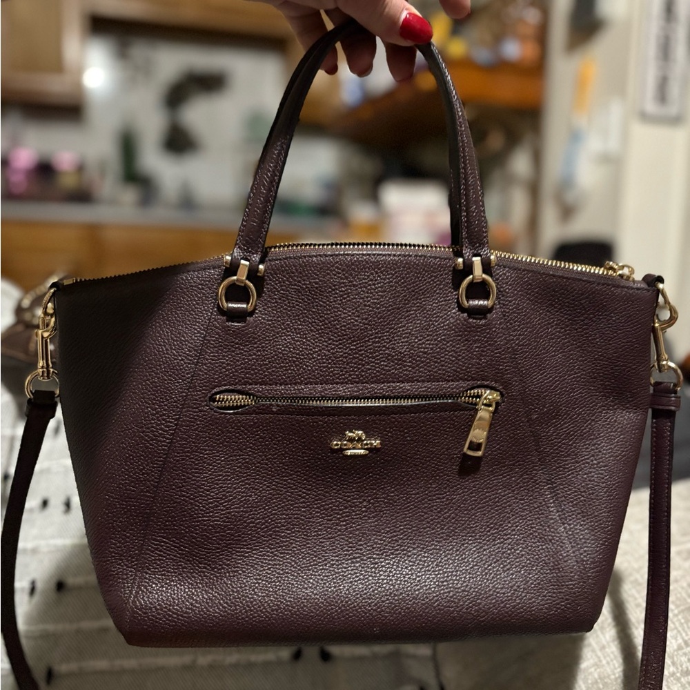 Coach bag maroon color w shoulder strap m-l size